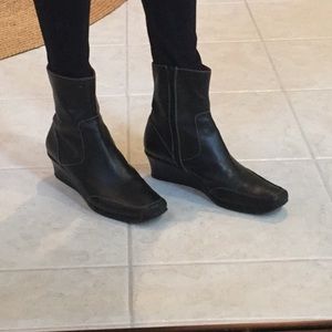 Kenneth Cole Reaction Waterproof Wedge Boot Sz 9.5